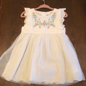 NWOT Cream dress with embroidered flowers